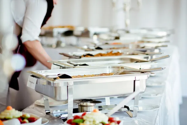 6 Benefits of Using Catering Delivery Services for Your Next Event