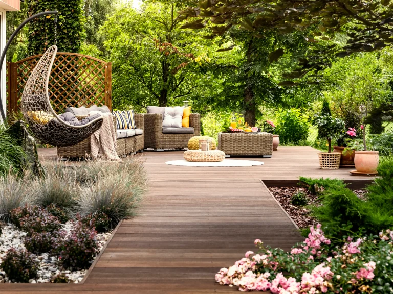 Creating a Stylish and Functional Modern Backyard Patio on a Budget