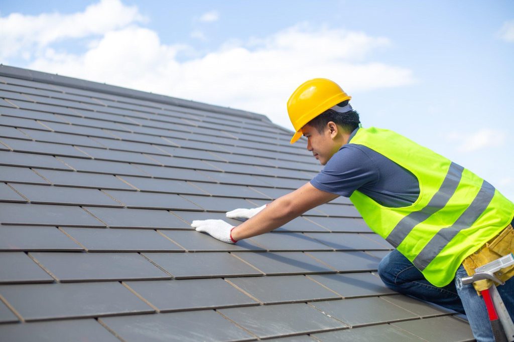 Expert Roofing Contractors vs DIY: Which is the Better Option?